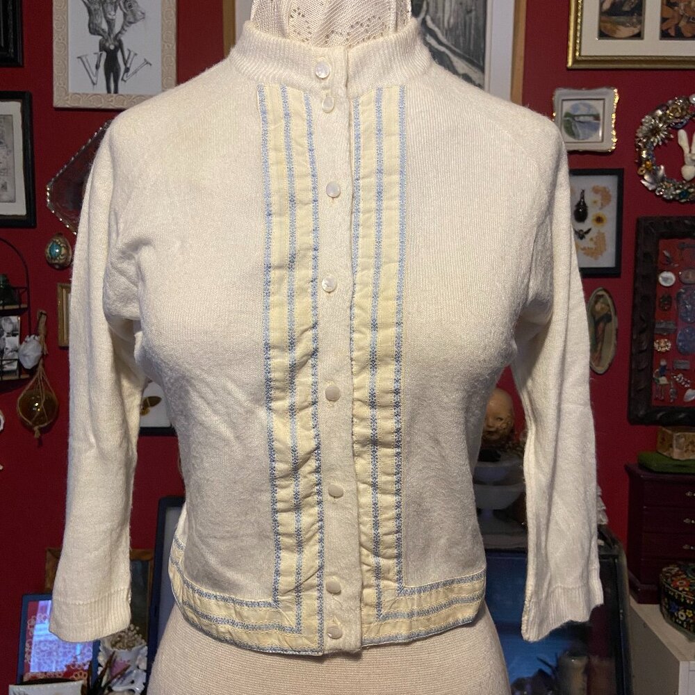 Vintage Sir James Cardigan Sweater 1950 to 1960 White with Blue/Cream Ribbon